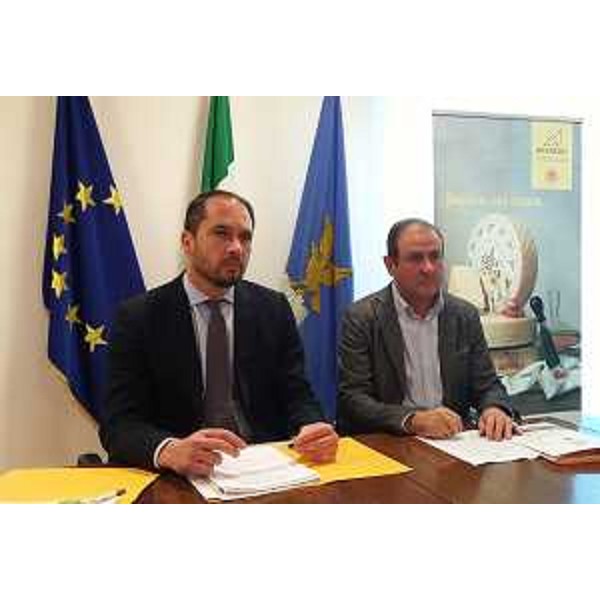 Cristiano Shaurli (Assessore regionale Risorse agricole e forestali) e Terenzio Borga (Presidente Consorzio Tutela Formaggio Montasio DOP) - Udine 07/12/2016