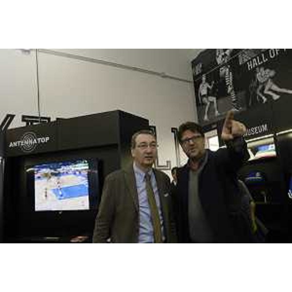 Sergio Bolzonello (Vicepresidente Regione FVG e assessore Attività produttive, Turismo e Cooperazione) e Davide Micalich (Titolare Basketball House) all'inaugurazione della Basketball House, al secondo piano della nuova ala del Centro commerciale Città Fiera - Torreano di Martignacco 12/12/2016