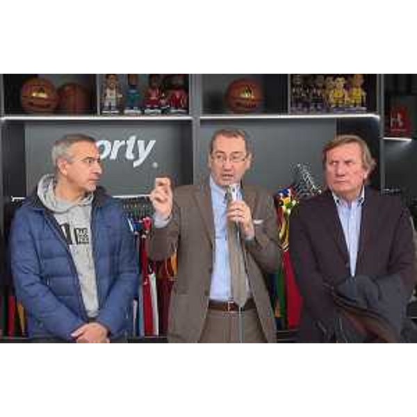 Sergio Bolzonello (Vicepresidente Regione FVG e assessore Attività produttive, Turismo e Cooperazione) all'inaugurazione della Basketball House, al secondo piano della nuova ala del Centro commerciale Città Fiera - Torreano di Martignacco 12/12/2016