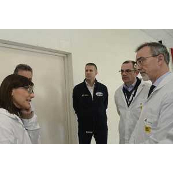 Debora Serracchiani (Presidente Regione Friuli Venezia Giulia) e Pietro Gorlier (Amministratore delegato Magneti Marelli) all'inaugurazione del nuovo padiglione Rear Lamps della Magneti Marelli Automotive Lighting - Tolmezzo 13/12/2016