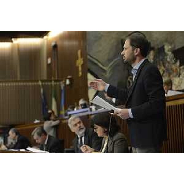 Cristiano Shaurli (Assessore regionale Risorse agricole e forestali) durante il dibattito generale sul "Documento di economia e finanza regionale", sul ddl n. 167 "Legge collegata alla manovra di Bilancio 2017-2019", sul ddl n. 168 "Legge di Stabilità 2017" e sul ddl n. 169 "Bilancio di previsione per gli anni 2017-2019 e per l'anno 2017", nell'Aula del Consiglio regionale - Trieste 15/12/2016