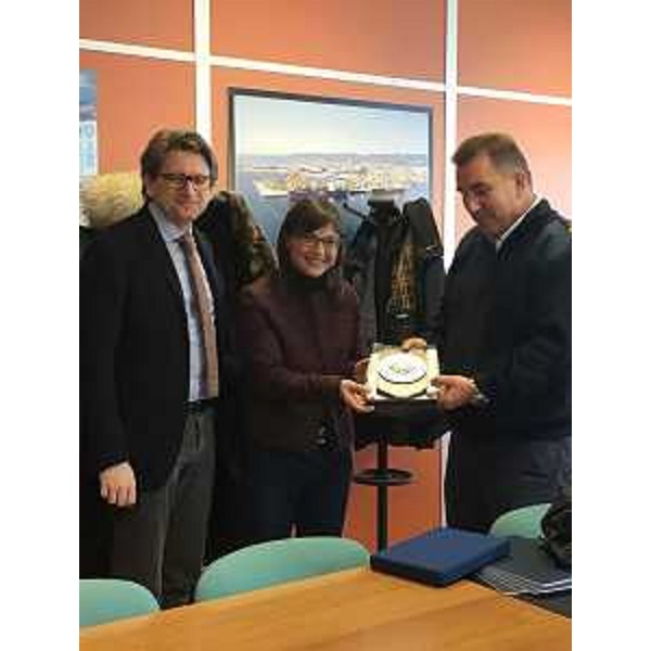 Zeno D'Agostino (Presidente Autorità di Sistema Portuale / ASP del Mare Adriatico Orientale), Debora Serracchiani (Presidente Regione Friuli Venezia Giulia) e Slobodan Vrčić (Comandante MSC Paloma) alla cerimonia di benvenuto della portacontainer MSC Paloma, nella palazzina direzionale del Molo VII - Trieste 15/12/2016