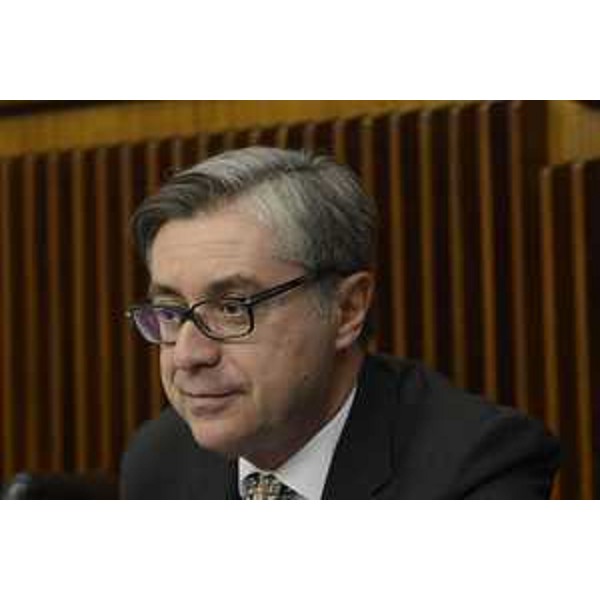 Francesco Peroni (Assessore regionale Finanze, Patrimonio, Coordinamento e Programmazione Politiche economiche e comunitarie) durante il dibattito generale sul "Documento di economia e finanza regionale", sul ddl n. 167 "Legge collegata alla manovra di Bilancio 2017-2019", sul ddl n. 168 "Legge di Stabilità 2017" e sul ddl n. 169 "Bilancio di previsione per gli anni 2017-2019 e per l'anno 2017", nell'Aula del Consiglio regionale - Trieste 15/12/2016