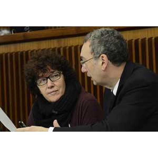 Loredana Panariti (Assessore regionale Lavoro, Formazione, Istruzione, Pari Opportunità, Politiche giovanili, Ricerca e Università) e Sergio Bolzonello (Vicepresidente Regione FVG e assessore Attività produttive, Turismo e Cooperazione) durante il dibattito generale sul "Documento di economia e finanza regionale", sul ddl n. 167 "Legge collegata alla manovra di Bilancio 2017-2019", sul ddl n. 168 "Legge di Stabilità 2017" e sul ddl n. 169 "Bilancio di previsione per gli anni 2017-2019 e per l'anno 2017", nell'Aula del Consiglio regionale - Trieste 16/12/2016