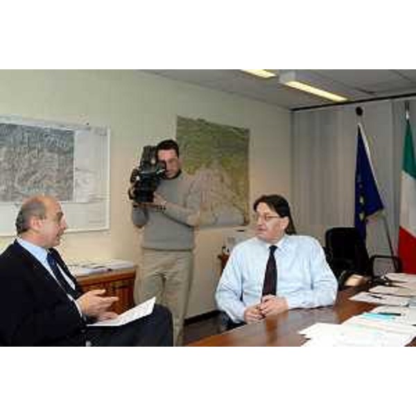 Lodovico Sonego (Assessore Regionale alla pianificazione territoriale, energia, mobilità e infrastrutture di trasporto) e Roberto Dipiazza (Sindaco di Trieste) alla firma per accordo PRUSST (Trieste, 29/11/05)