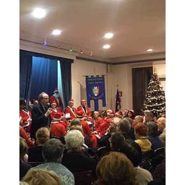 Gianni Torrenti (Assessore regionale Cultura, Sport e Solidarietà) allo scambio degli auguri di Natale nella sede dell'Unione degli Istriani - Trieste 19/12/2016