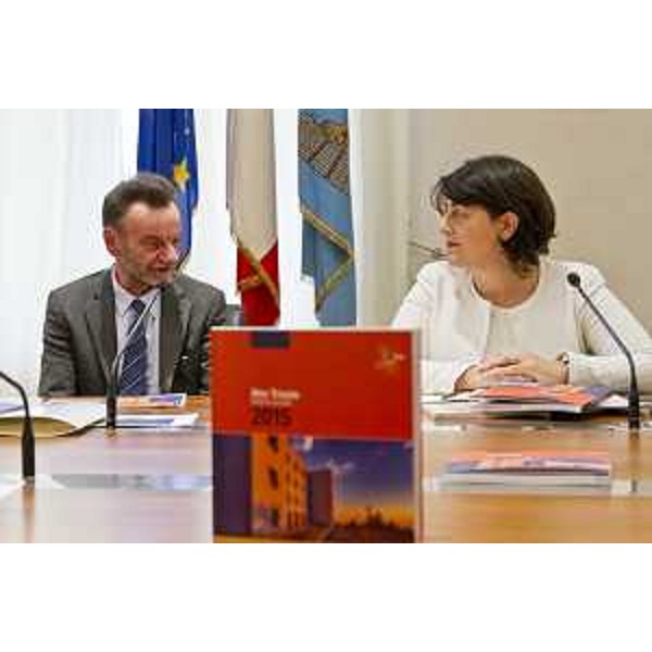 Antonio Ius (Direttore generale ATER Trieste) e Mariagrazia Santoro (Assessore regionale Infrastrutture e Territorio) - Trieste 20/12/2016