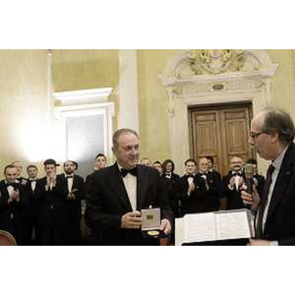 Gianni Torrenti (Assessore regionale Cultura, Sport e Solidarietà) durante il concerto del Coro Polifonico di Ruda nel Palazzo della Regione Friuli Venezia Giulia in piazza Unità d'Italia - Trieste 20/12/2016