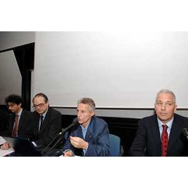 Riccardo Illy (Presidente Regione Friuli Venezia Giulia), Isaac Getz (Consulente della Regione), Edgar Klein Obbink (Amministratore delegato della Kodak) e Stefano Re Fiorentin (Direttore Innovation & Methodologies Engineering & Design della Fiat) a European School of Management (Torino, 28/11/05)