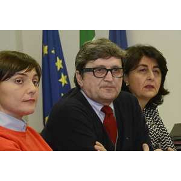 Debora Serracchiani (Presidente Regione Friuli Venezia Giulia), Maurizio Castagna (Presidente e amministratore delegato Autovie Venete S.p.A.) e Mariagrazia Santoro (Assessore regionale Infrastrutture e Territorio) alla firma del contratto per i lavori del quarto lotto della terza corsia dell'Autostrada A4 - Udine 28/12/2016