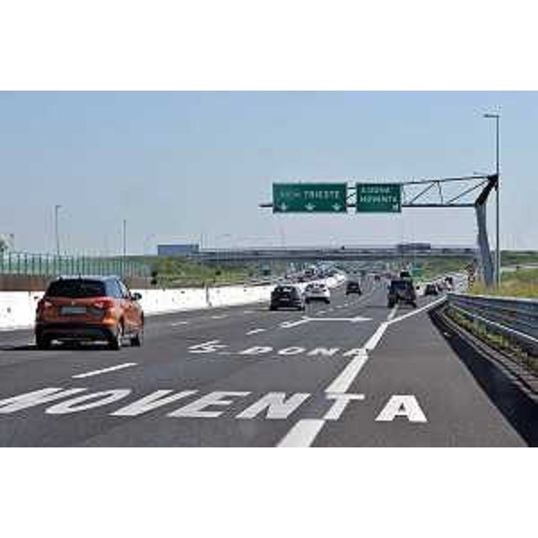 Autostrada A4: controesodo e traffico da bollino nero sul tratto San Donà Noventa-Roncade direzione Est, 27 agosto 2016 (Copyright Foto Petrussi / Ferraro Simone)