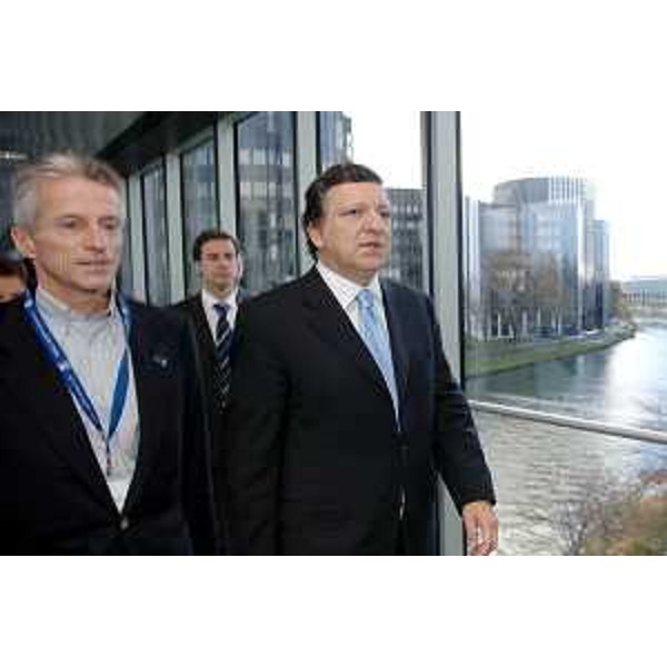 Riccardo Illy (Presidente Regione Friuli Venezia Giulia) e José Manuel Barroso (Presidente della Commissione Europea) all'assemblea ARE (Strasburgo, 25/11/05)