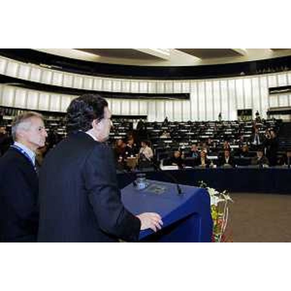 Riccardo Illy (Presidente Regione Friuli Venezia Giulia) e José Manuel Barroso (Presidente della Commissione Europea) all'assemblea ARE (Strasburgo, 25/11/05)