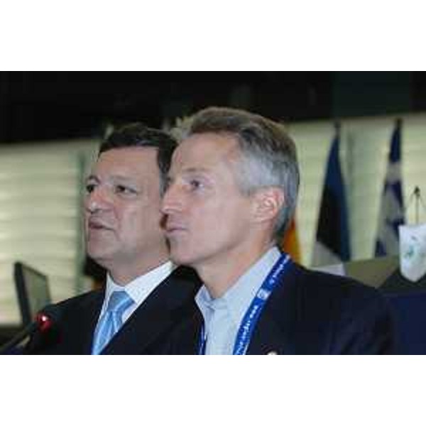Riccardo Illy (Presidente Regione Friuli Venezia Giulia) e José Manuel Barroso (Presidente della Commissione Europea) all'assemblea ARE (Strasburgo, 25/11/05)