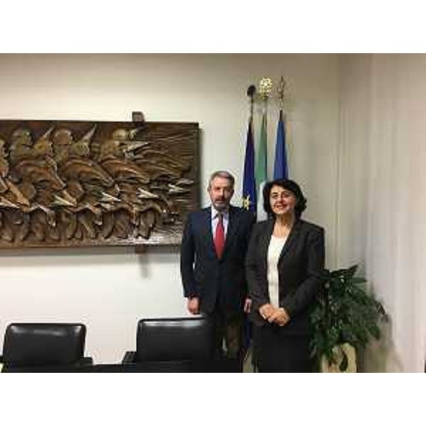Gino Martinuzzo (Presidente Consiglio di Amministrazione Gruppo di Azione Locale / GAL Montagna Leader) e Mariagrazia Santoro (Assessore regionale Infrastrutture e Territorio) - Udine 13/01/2017