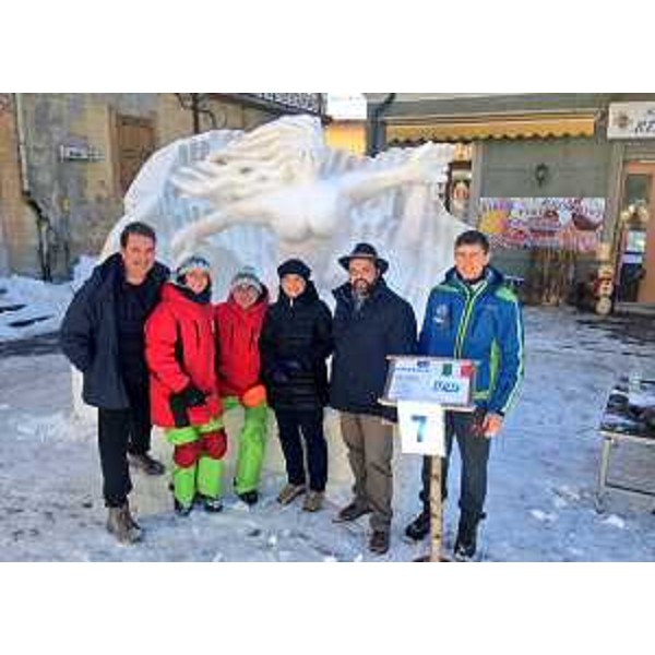 Debora Serracchiani (Presidente Regione Friuli Venezia Giulia) visita la seconda edizione di Snow Art accompagnata da Ivan Buzzi (Sindaco Pontebba) - Pontebba 22/01/2017