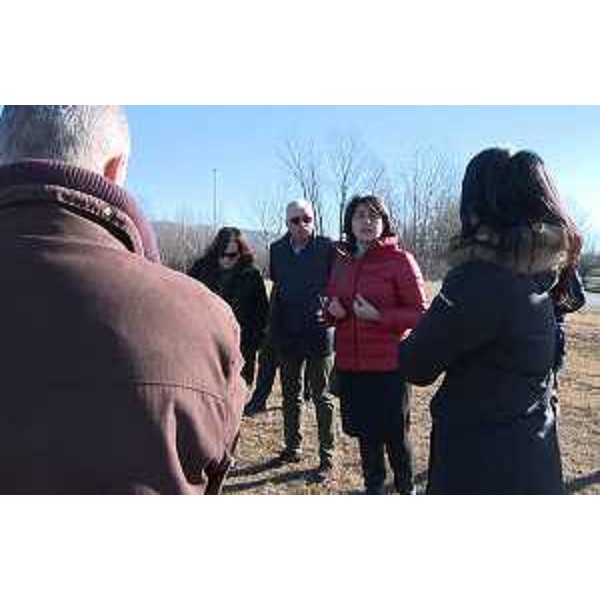 Mariagrazia Santoro (Assessore regionale Infrastrutture e Territorio) alla consegna dei lavori di asfaltatura dell'area demaniale in ambito portuale presso il Varco 2 del Porto - Monfalcone 21/01/2017