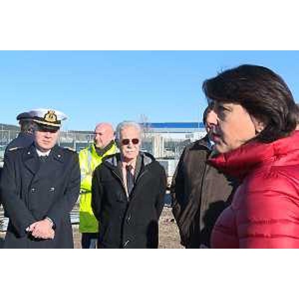 Mariagrazia Santoro (Assessore regionale Infrastrutture e Territorio) alla consegna dei lavori di asfaltatura dell'area demaniale in ambito portuale presso il Varco 2 del Porto - Monfalcone 21/01/2017