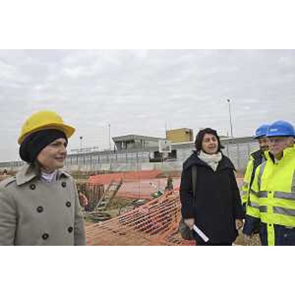 Debora Serracchiani (Presidente Regione Friuli Venezia Giulia) e Mariagrazia Santoro (Assessore regionale Infrastrutture e Territorio) alla cerimonia di posa della prima pietra del Polo intermodale - Ronchi dei Legionari 23/01/2017