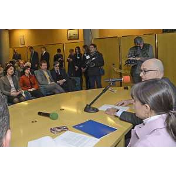 Debora Serracchiani (Presidente Regione Friuli Venezia Giulia) e Antonio Marano (Presidente Aeroporto Friuli Venezia Giulia S.p.A.) alla cerimonia di posa della prima pietra del Polo intermodale - Ronchi dei Legionari 23/01/2017