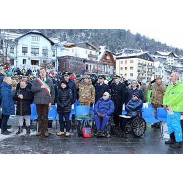 Vincenzo Zoccano (Presidente Consulta regionale Associazioni persone disabili e loro famiglie FVG), Renato Carlantoni (Sindaco Tarvisio), Debora Serracchiani (Presidente Regione Friuli Venezia Giulia), sir Philip Craven (Presidente International Paralympic Commitee / IPC), Luca Pancalli (Presidente Comitato Paralimpico Italiano / CIP) e Paolo Tavian (Presidente Comitato organizzatore Tarvisio 2017) all'inaugurazione dei World Para Alpine Skiing Championships - Tarvisio 22/01/2017 (Foto Andrea Carloni)