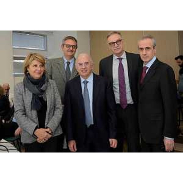 Maria Sandra Telesca (Assessore regionale Salute), Roberto Di Lenarda (Direttore Dipartimento ad Attività Integrata Chirurgie Specialistiche ASUI TS), Gianluigi Scannapieco (Direttore generale IRCCS Materno Infantile Burlo Garofolo), Maurizio Fermeglia (Rettore Università Trieste) e Giuseppe Ricci (Direttore Clinica Ostetrica e Ginecologica IRCCS Materno Infantile Burlo Garofolo) all'inaugurazione del primo Master italiano in Chirurgia isteroscopica e del nuovo Ambulatorio di Isteroscopia e Day Surgery all'IRCCS Materno Infantile Burlo Garofolo - Trieste 25/01/2017