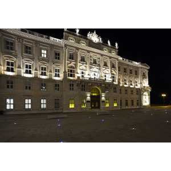 Il Palazzo della Regione Friuli Venezia Giulia illuminato di giallo in segno di richiesta di verità e giustizia per Giulio Regeni a un anno di distanza dalla sua scomparsa - Trieste 25/01/2017