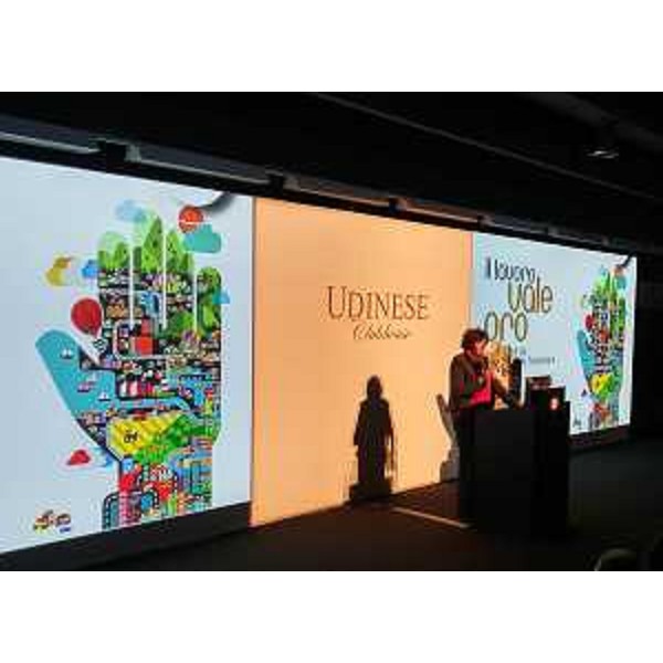 Loredana Panariti (Assessore regionale Lavoro, Formazione, Istruzione, Pari Opportunità, Politiche giovanili, Ricerca e Università) all'evento conclusivo del progetto "Il lavoro vale oro" - Udine 27/01/2017