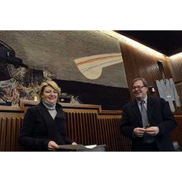 Maria Sandra Telesca (Assessore regionale Salute, Integrazione socio-sanitaria, Politiche sociali e Famiglia) e Franco Corleone (Commissario unico di Governo per chiusura OPG) all'incontro "OPG: fine di una storia, il completamento della deistituzionalizzazione manicomiale in Italia (1876-2017)", in Consiglio regionale - Trieste 27/01/2017