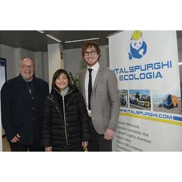 Gianfranco Cergol (Titolare Italspurghi Ecologia S.r.l.), Debora Serracchiani (Presidente Regione Friuli Venezia Giulia) e Lorenzo Cergol (Titolare Neweco S.r.l.) - Trieste 30/01/2017