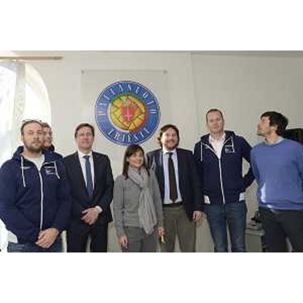 Enrico Samer (Presidente Pallanuoto Trieste), Debora Serracchiani (Presidente Regione Friuli Venezia Giulia) ed Emiliano Edera (Consigliere regionale) nella sede della Società Pallanuoto Trieste presso la Piscina di San Giovanni - Trieste 30/01/2017