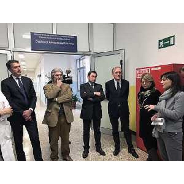 Stefano Balloch (Sindaco Cividale), Mauro Delendi (Direttore generale Azienda Sanitaria Universitaria Integrata / ASUI Udine), Sergio Calderini (Coordinatore Aggregazione Funzionale Territoriale / AFT), Luigino Vidotto (Direttore Distretto Sanitario Cividale), Maria Sandra Telesca (Assessore regionale Salute) e Debora Serracchiani (Presidente Regione Friuli Venezia Giulia) all'inaugurazione del Centro di Assistenza Primaria (CAP) - Cividale del Friuli 30/01/2017