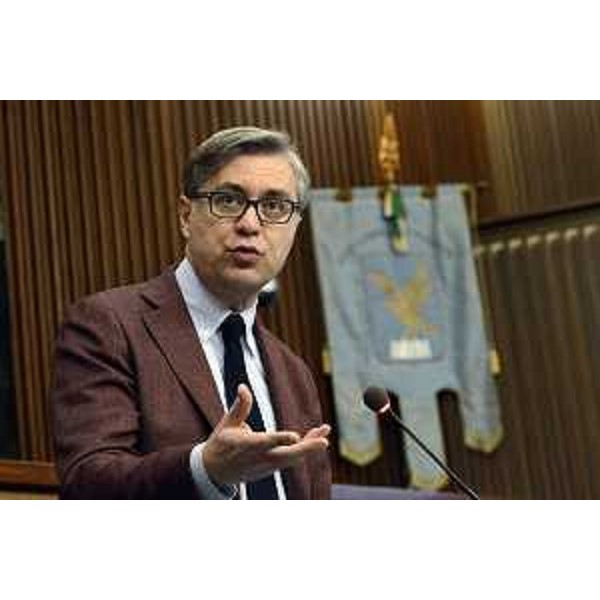 Francesco Peroni (Assessore regionale Finanze, Patrimonio, Coordinamento e Programmazione Politiche economiche e comunitarie) nell'Aula del Consiglio regionale - Trieste 31/01/2017