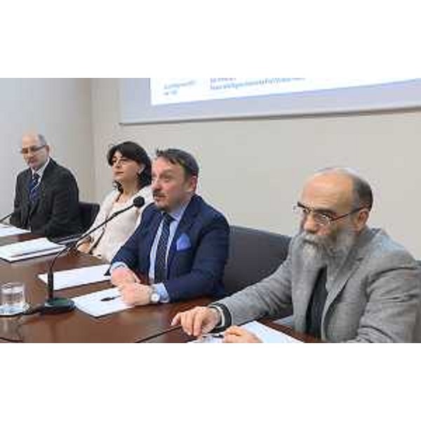 Mariagrazia Santoro (Assessore regionale Infrastrutture e Territorio) e Vincenzo Zoccano (Presidente Consulta Disabili FVG) alla cerimonia di consegna del premio annuale alla tesi di laurea su politiche e interventi riguardanti i diritti e l'integrazione delle persone con disabilità - Trieste 30/01/2017