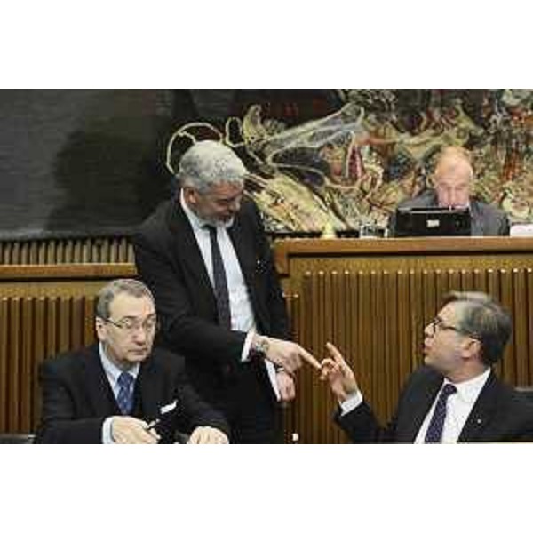 Sergio Bolzonello (Vicepresidente Regione FVG e assessore Attività produttive, Turismo e Cooperazione), Paolo Panontin (Assessore regionale Autonomie locali e Coordinamento Riforme, Comparto unico, Sistemi informativi, Caccia e Risorse ittiche, delegato Protezione civile) e Francesco Peroni (Assessore regionale Finanze, Patrimonio, Coordinamento e Programmazione Politiche economiche e comunitarie) nell'Aula del Consiglio regionale - Trieste 01/02/2017