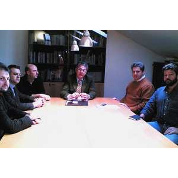 Roberto Antonaz (assessore Regionale all'istruzione, cultura, sport e pace) incontra i sindacati del teatro Verdi (Trieste, 22/11/05)
