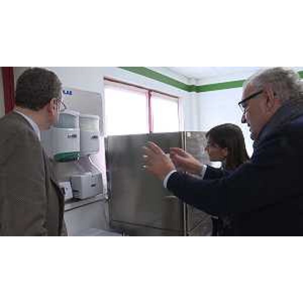 Ermes Spagnol (Fondatore ATIS S.r.l.) accompagna Sergio Bolzonello (Vicepresidente Regione FVG e assessore Attività produttive) e Debora Serracchiani (Presidente Regione Friuli Venezia Giulia) nella visita alla ATIS S.r.l. - Valvasone Arzene 07/02/2017