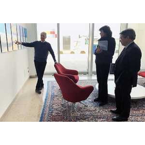 Giancarlo Broggian (Presidente Servizi CGN S.r.l.), Loredana Panariti (Assessore regionale Lavoro, Formazione, Istruzione, Pari Opportunità, Politiche giovanili, Ricerca e Università) e Nicola Manfren (Direttore centrale Lavoro Regione FVG) alla Servizi CGN S.r.l. - Pordenone 09/02/2017