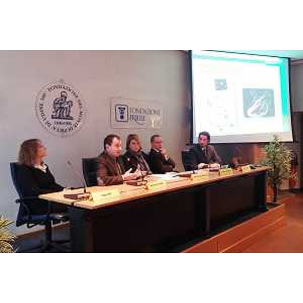 Maria Sandra Telesca (Assessore regionale Salute, Integrazione socio-sanitaria, Politiche sociali e Famiglia) e Pier Paolo Benetollo (Direttore generale Azienda Assistenza Sanitaria / AAS n. 3 Alto Friuli-Collinare-Medio Friuli) alla conferenza stampa di presentazione della donazione della Fondazione Friuli di due ecocardiografi all'AAS n. 3 - Udine 15/02/2017