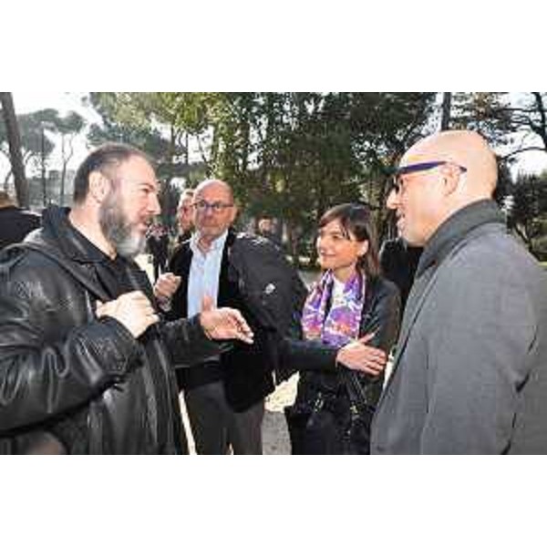 Carlo Lucarelli (Scrittore), Debora Serracchiani (Presidente Regione Friuli Venezia Giulia) e Federico Poillucci (Presidente FVG Film Commission) alla presentazione della serie TV "La porta rossa", alla Casa del Cinema di Villa Borghese - Roma 15/02/2017