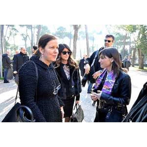 Eleonora Andreatta (Direttrice Rai Fiction) e Debora Serracchiani (Presidente Regione Friuli Venezia Giulia) alla presentazione della serie TV "La porta rossa", alla Casa del Cinema di Villa Borghese - Roma 15/02/2017