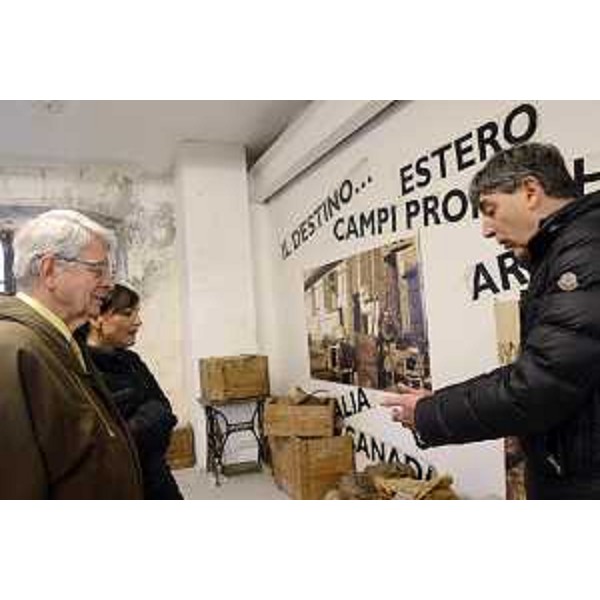Debora Serracchiani (Presidente Regione Friuli Venezia Giulia) visita il Magazzino 18 del Porto Vecchio accompagnata da Franco Degrassi e Piero Delbello (Presidente e direttore Istituto Regionale Cultura Istriano-fiumano-dalmata / IRCI) - Trieste 16/02/2017