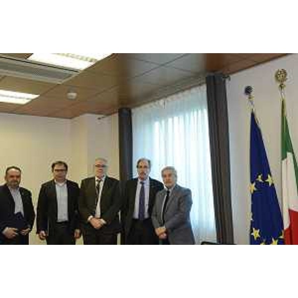 I sindaci Claudio Zani e Sandro Rocco (Faedis e Attimis), Roberto Volpetti (Vicepresidente Associazione Partigiani Osoppo / APO Friuli), Gianni Torrenti (Assessore regionale Cultura) e Pietro Fontanini (Presidente Provincia Udine) alla sottoscrizione del Protocollo per la tutela e valorizzazione delle Malghe di Porzus - Udine 20/02/2017