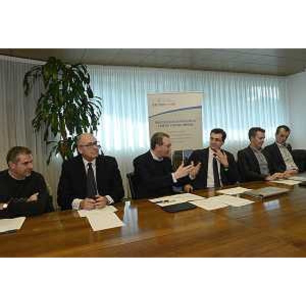 Giambattista Turridano (Presidente Consorzio Comunità Collinare Friuli), Marco Tullio Petrangelo (Direttore generale PromoTurismo FVG), Sergio Bolzonello (Vicepresidente Regione FVG e assessore Attività produttive, Turismo e Cooperazione), Fabio Spitaleri (Referente Politiche comunitarie Consorzio Comunità Collinare Friuli) e Andreas Duller (Direttore Kärnten Mitte) alla presentazione del Progetto Interreg Italia-Austria "Riscoperta delle antiche vie di pellegrinaggio fra Carinzia e Friuli Venezia Giulia: l'arte del cammino - WalKartFVG / Wiederentdeckung der alten Pilgerwege zwischen Kärnten und Friaul Julisch Venetien: die Kunst des Wanderns - WalKartFVG" - Udine 20/02/2017