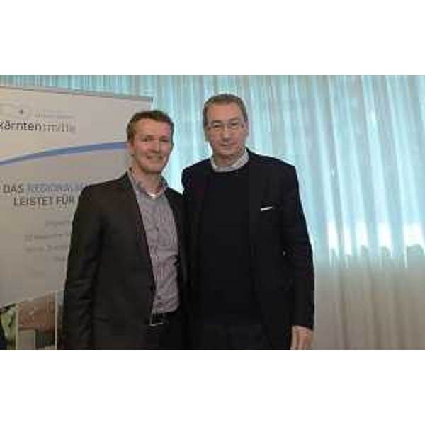 Andreas Duller (Direttore Kärnten Mitte) e Sergio Bolzonello (Vicepresidente Regione FVG e assessore Attività produttive, Turismo e Cooperazione) alla presentazione del Progetto Interreg Italia-Austria "Riscoperta delle antiche vie di pellegrinaggio fra Carinzia e Friuli Venezia Giulia: l'arte del cammino - WalKartFVG / Wiederentdeckung der alten Pilgerwege zwischen Kärnten und Friaul Julisch Venetien: die Kunst des Wanderns - WalKartFVG" - Udine 20/02/2017