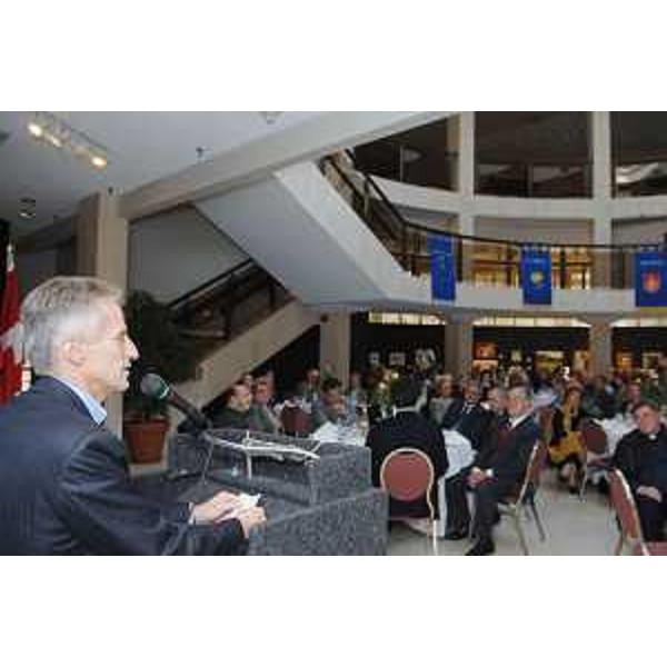 Riccardo Illy (Presidente Regione Friuli Venezia Giulia) incontra i giuliano dalmati in Canada (Toronto, 13/11/05)