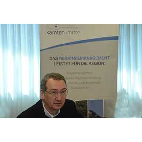 Sergio Bolzonello (Vicepresidente Regione FVG e assessore Attività produttive, Turismo e Cooperazione) alla presentazione del Progetto Interreg Italia-Austria "Riscoperta delle antiche vie di pellegrinaggio fra Carinzia e Friuli Venezia Giulia: l'arte del cammino - WalKartFVG / Wiederentdeckung der alten Pilgerwege zwischen Kärnten und Friaul Julisch Venetien: die Kunst des Wanderns - WalKartFVG" - Udine 20/02/2017