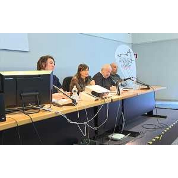 Debora Serracchiani (Presidente Regione Friuli Venezia Giulia), Giorgio Rossetti e William Starc (Presidente e vicepresidente Dialoghi Europei) alla conferenza "Il Friuli Venezia Giulia in Europa", promossa dalla Consulta provinciale degli Studenti di Trieste e dal Centro Studi Dialoghi Europei al Liceo scientifico Galilei - Trieste 20/02/2017