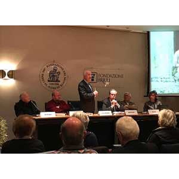 Lionello D'Agostini (Presidente Fondazione Friuli) e Gianni Torrenti (Assessore regionale Cultura, Sport e Solidarietà) alla presentazione del libro "Niente è perduto / Nuie al è pierdût" di Guido Sut e Otto d'Angelo, alla Fondazione Friuli - Udine 21/02/2017