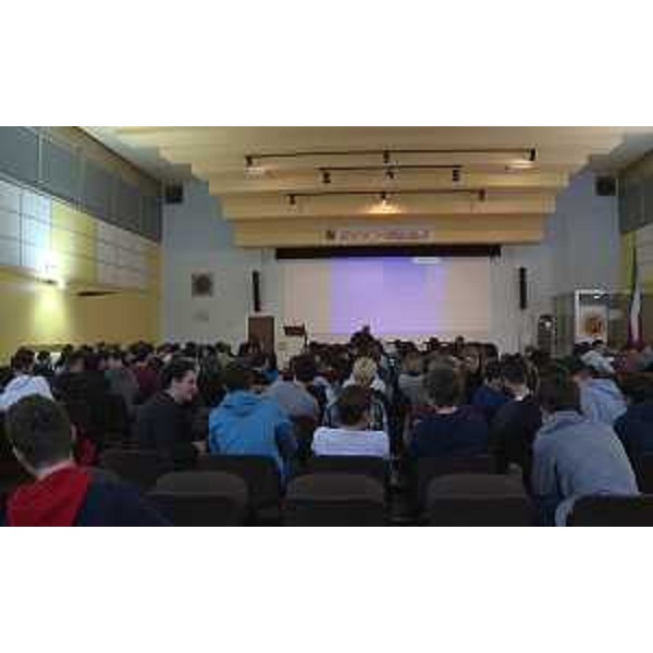 Studenti all'incontro conclusivo del ciclo dedicato a formazione e orientamento sull'alternanza scuola/lavoro, all'Istituto tecnico statale Alessandro Volta - Trieste 23/02/2017